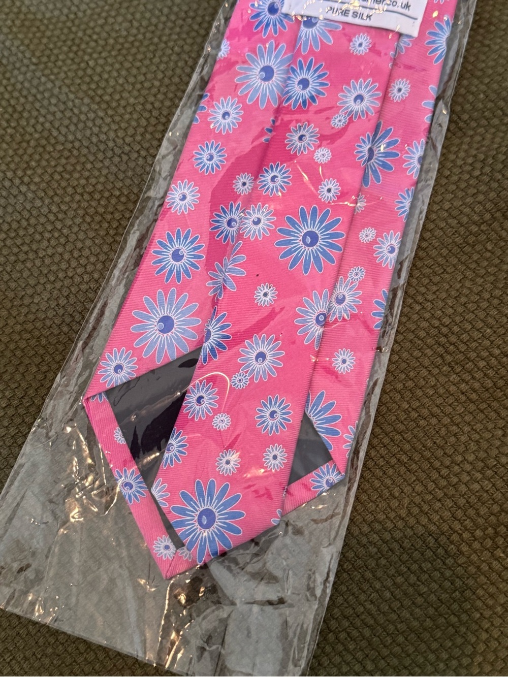 NWT Joseph Turner 100% Silk Pink Floral Tie with Blue Daisy Pattern